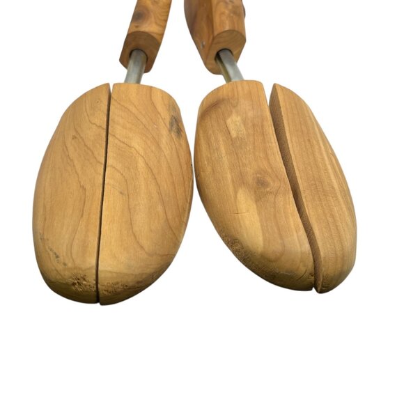 Vintage Pair GH Bass & Co Wooden Cedar Shoe Tree Shapers,‎ Stretchers Size M - Picture 2 of 5